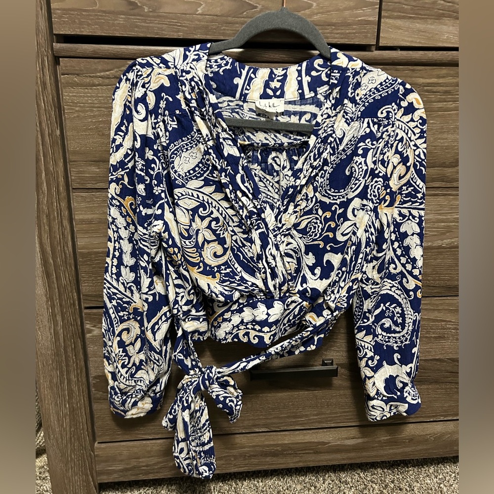 Woman’s summer crop top size large, super cute and only worn once!